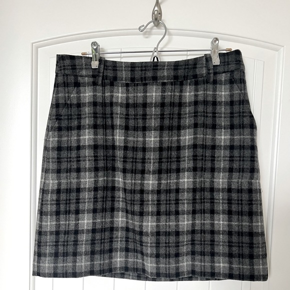 Dark Grey mini wool skirt in plaid from Eddie Bauer - Picture 1 of 6